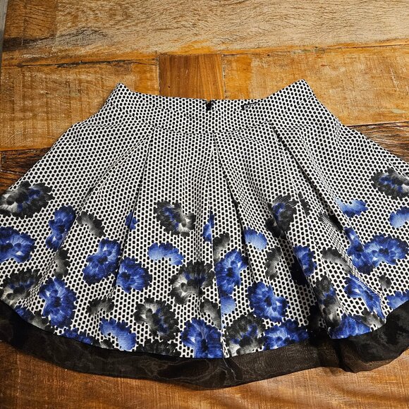 Express Skirt - Size 6 - Picture 1 of 8